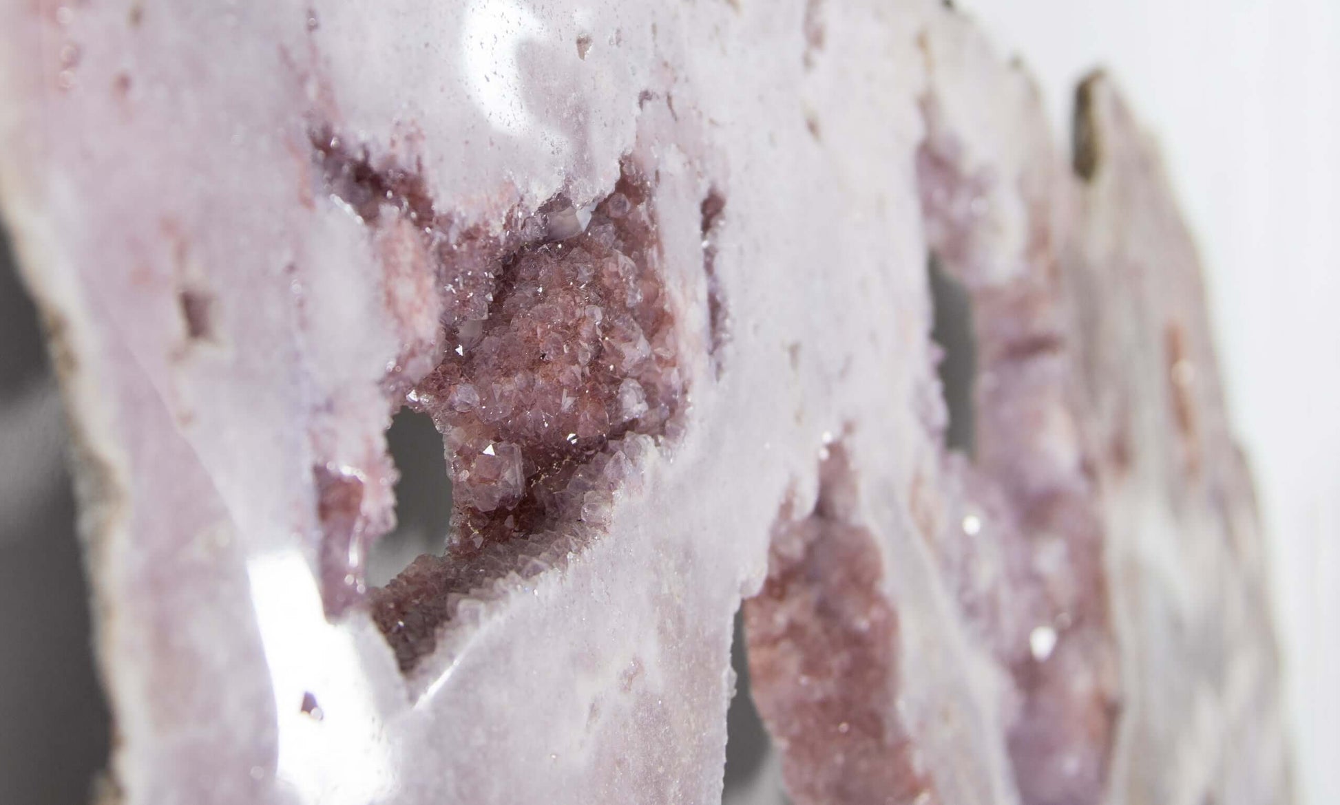 Amethyst Lavender Very Large Slab Wall Feature 990mm close up displaying the clusters of amethyst