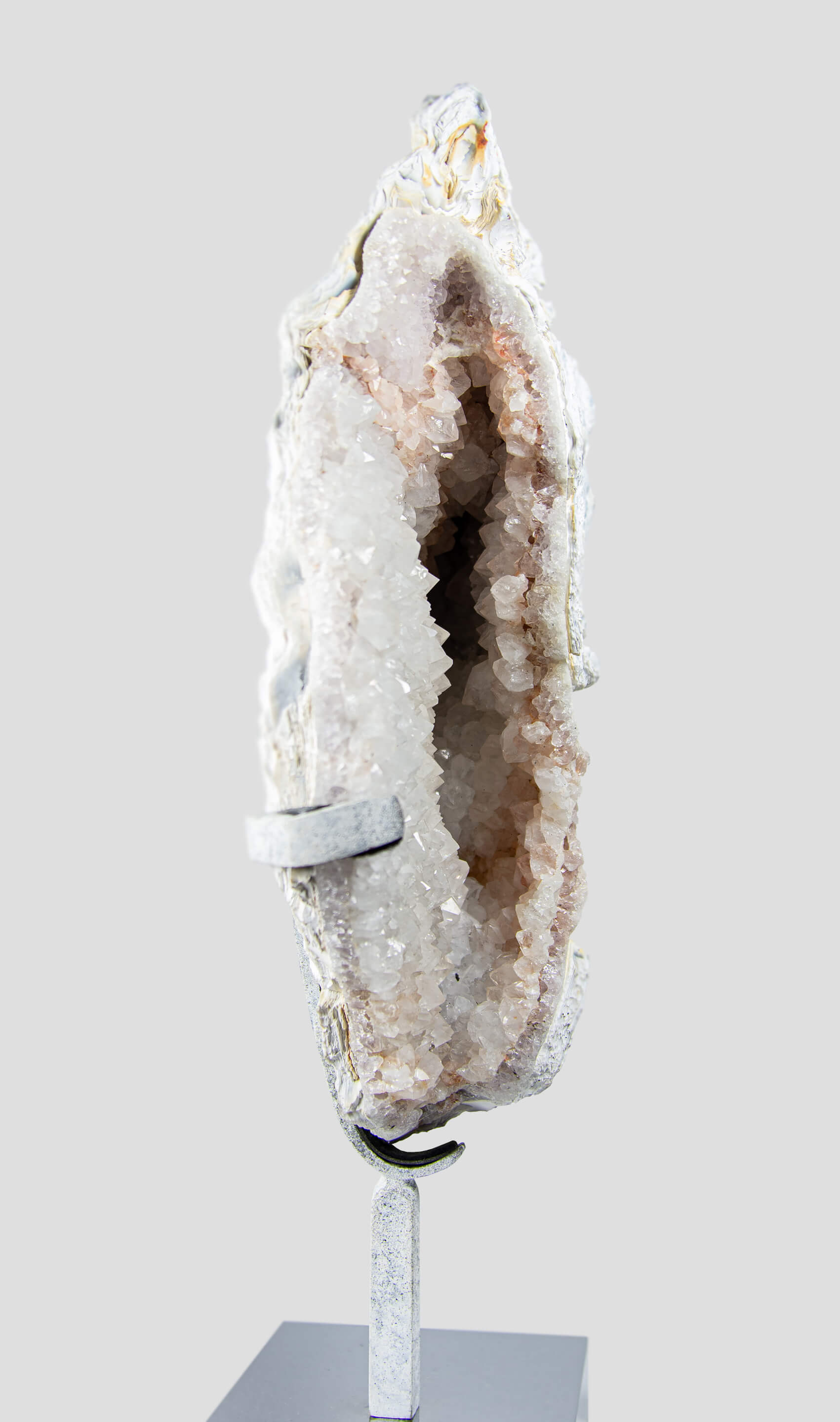 z-白色脉纹石英晶洞，镀铬 396 毫米